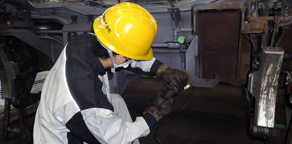 品質への執念を象徴する作業風景